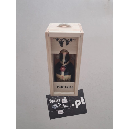 Miniatura de Garrafa Licor Beirão com 50ml