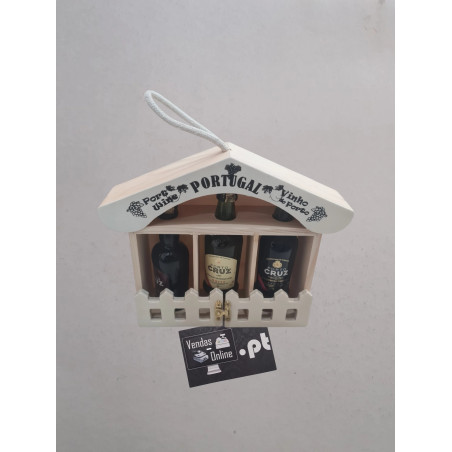 3 Miniaturas de Garrafas de vinho Porto Cruz com 50ml