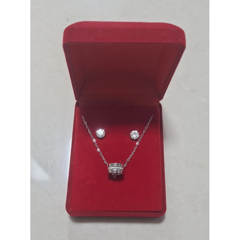 Fio e Brincos de Aço com Brilhantes de Zircônia