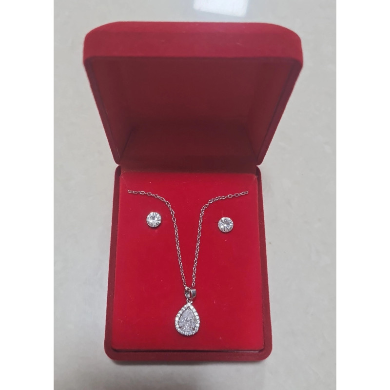 Fio e Brincos de Aço com Brilhantes de Zircônia